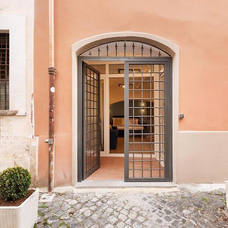 Leopardo Boutique Apartment In Trastevere Рим Экстерьер фото