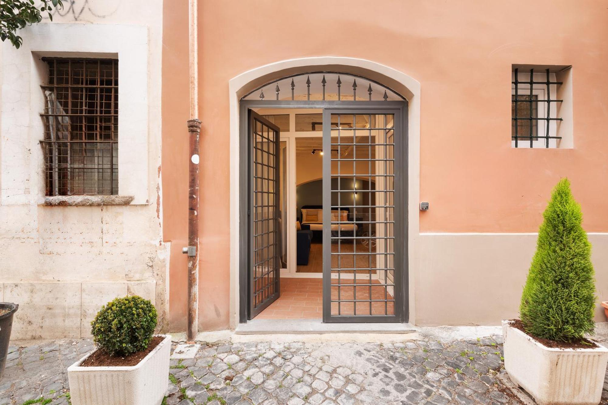 Leopardo Boutique Apartment In Trastevere Рим Экстерьер фото