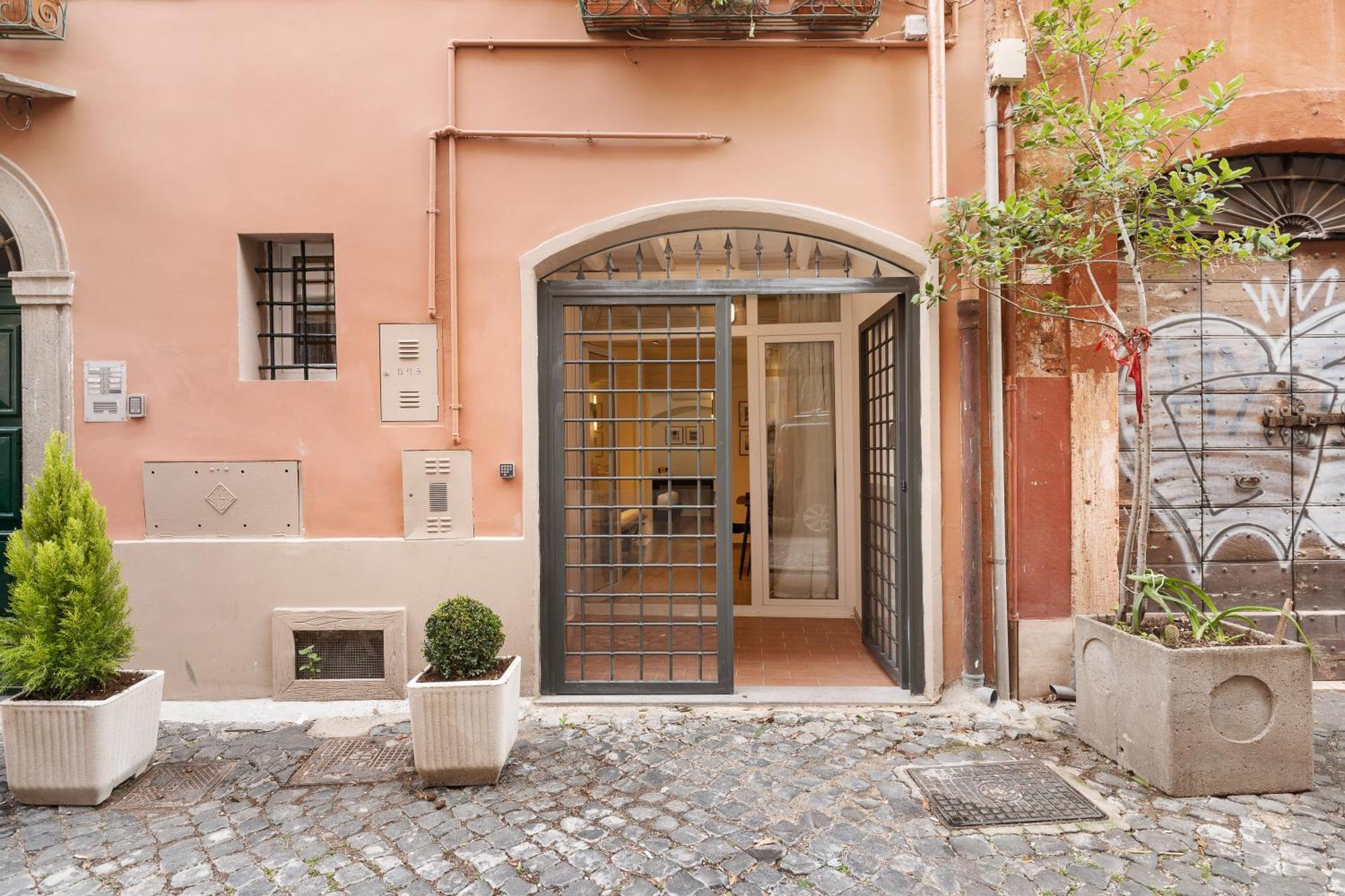 Leopardo Boutique Apartment In Trastevere Рим Экстерьер фото