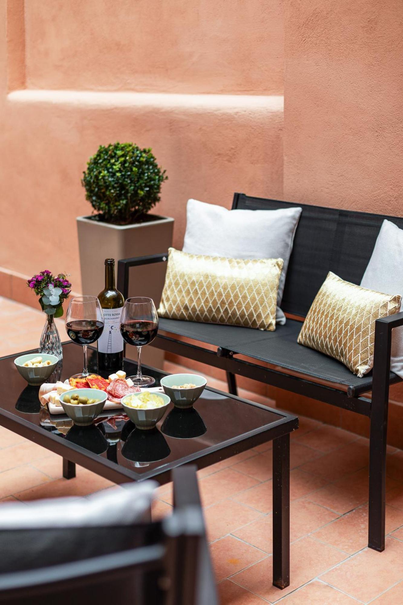 Leopardo Boutique Apartment In Trastevere Рим Экстерьер фото